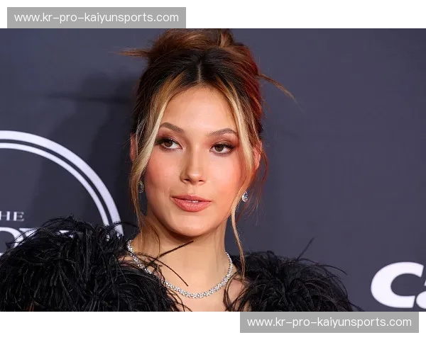 开云体育球星动态：领跑潮流的明星运动员背后故事